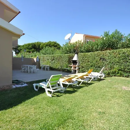 Stylish And Well-equipped, Private Pool, Close To Amenities, Free Ac Wifi Quarteira